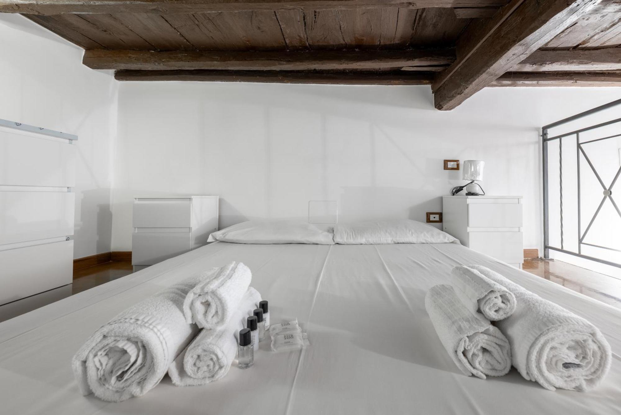 Lovely Studio Apartment - Capocci Рим Экстерьер фото