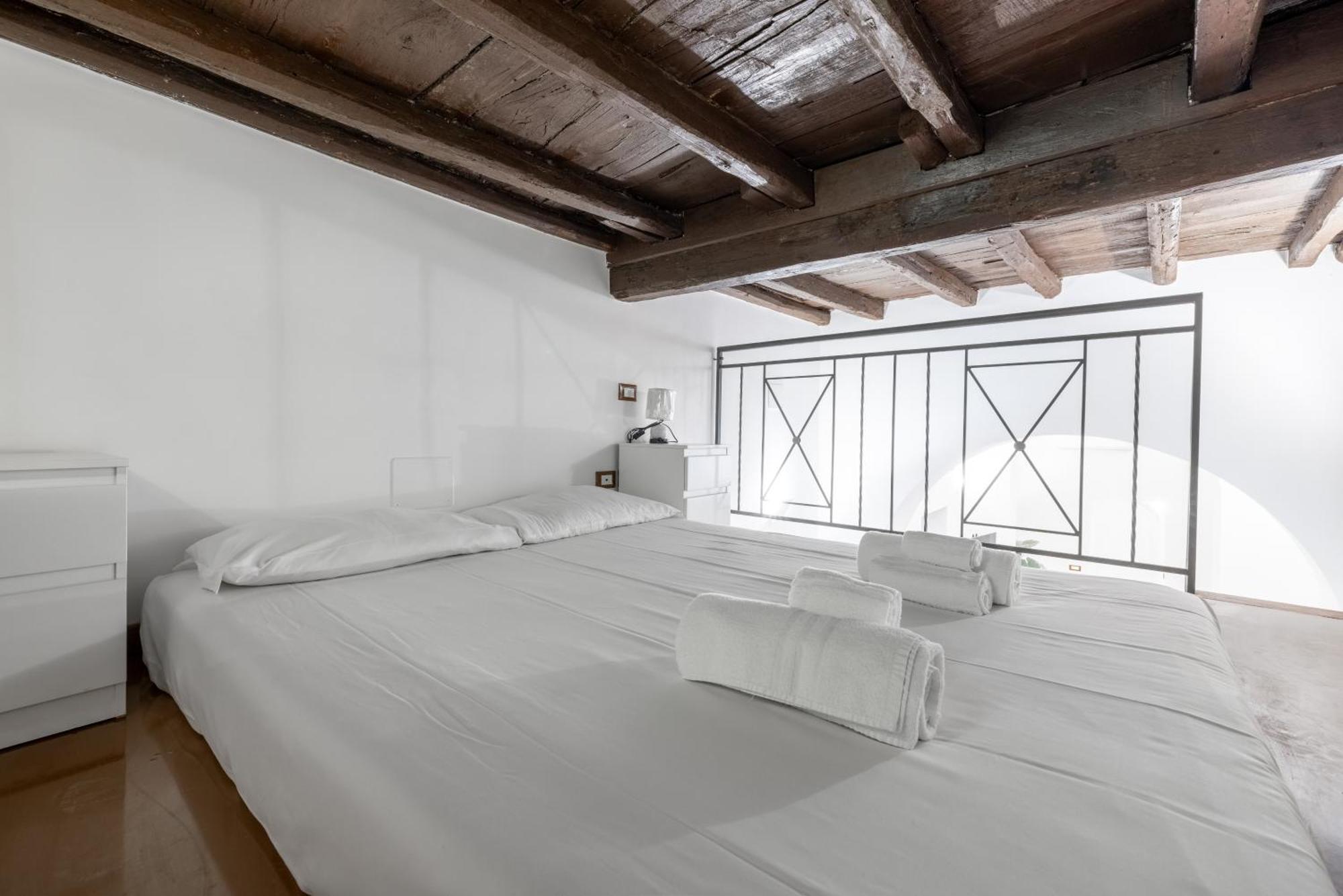 Lovely Studio Apartment - Capocci Рим Экстерьер фото
